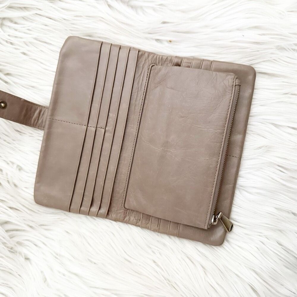 HOBO | Women's Torch Vintage Leather Folio Wallet Taupe "Shadow" Card Slots - Picture 8 of 10